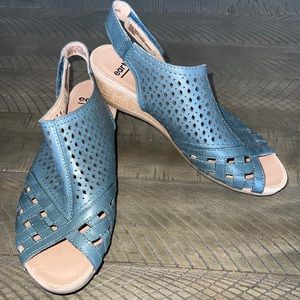 Earth Brand Pisa Galli Lake Blue Sandals Size 6.5 Low Wedge Open Toe Never Worn